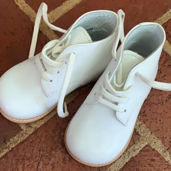 Josmo Other - Josmo white Lester walker shoes size 5.5